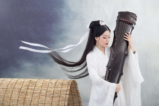 琴筝双修 青年古琴演奏家、古筝演奏家  中国音协会员