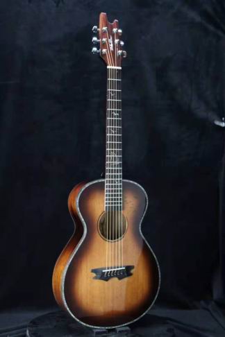 复古色实木吉他